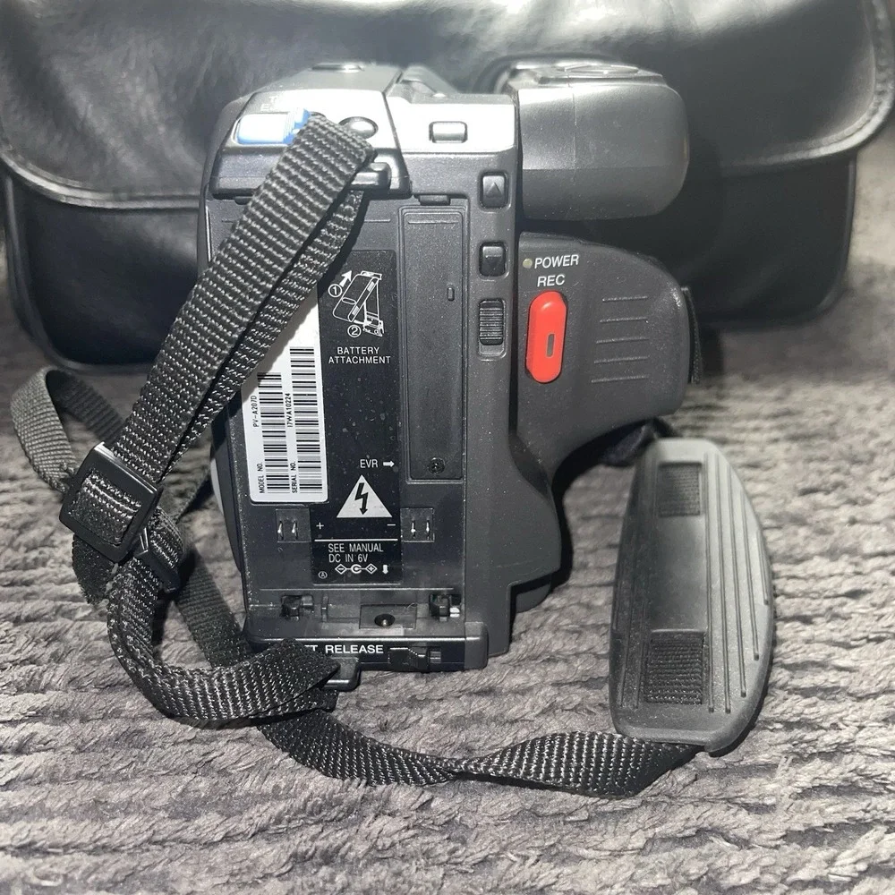 Panasonic‎ PV-A207D VHS-C Camcorder 14x Zoom Palmcorder w/ Bag Bundle